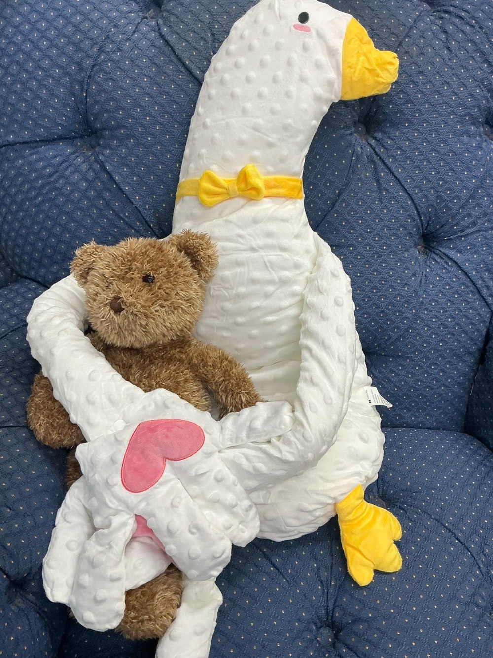Giant Goose with remote Tapping baby to sleep
